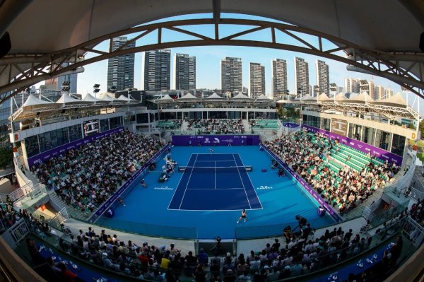 粤有钱配资 2025年广网收官，华裔姑娘李安女单夺冠